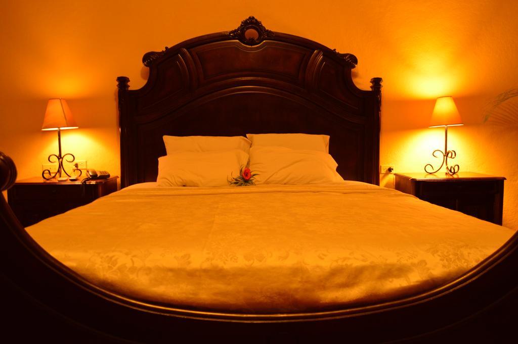 Hotel Real León Extérieur photo