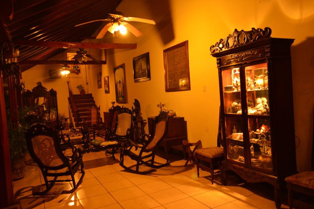 Hotel Real León Extérieur photo